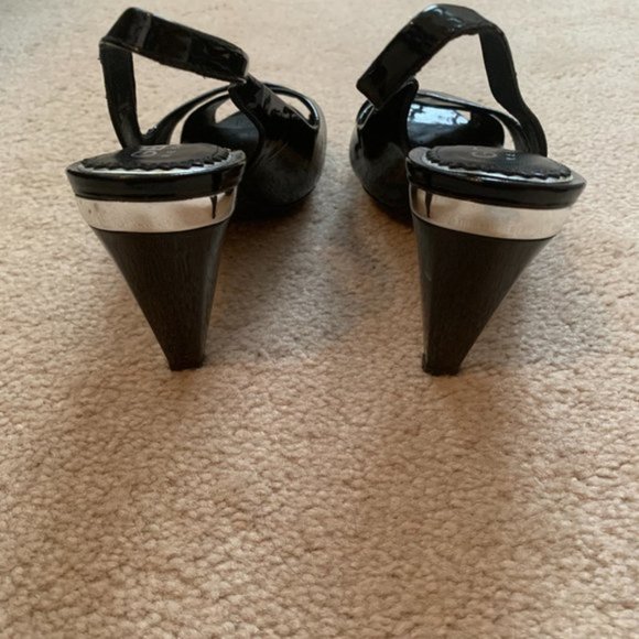 NWOT Geox Womans Black Patent Open Toe Shoe - Picture 3 of 5